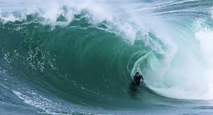 As 40 melhores praias para fazer surf em Portugal